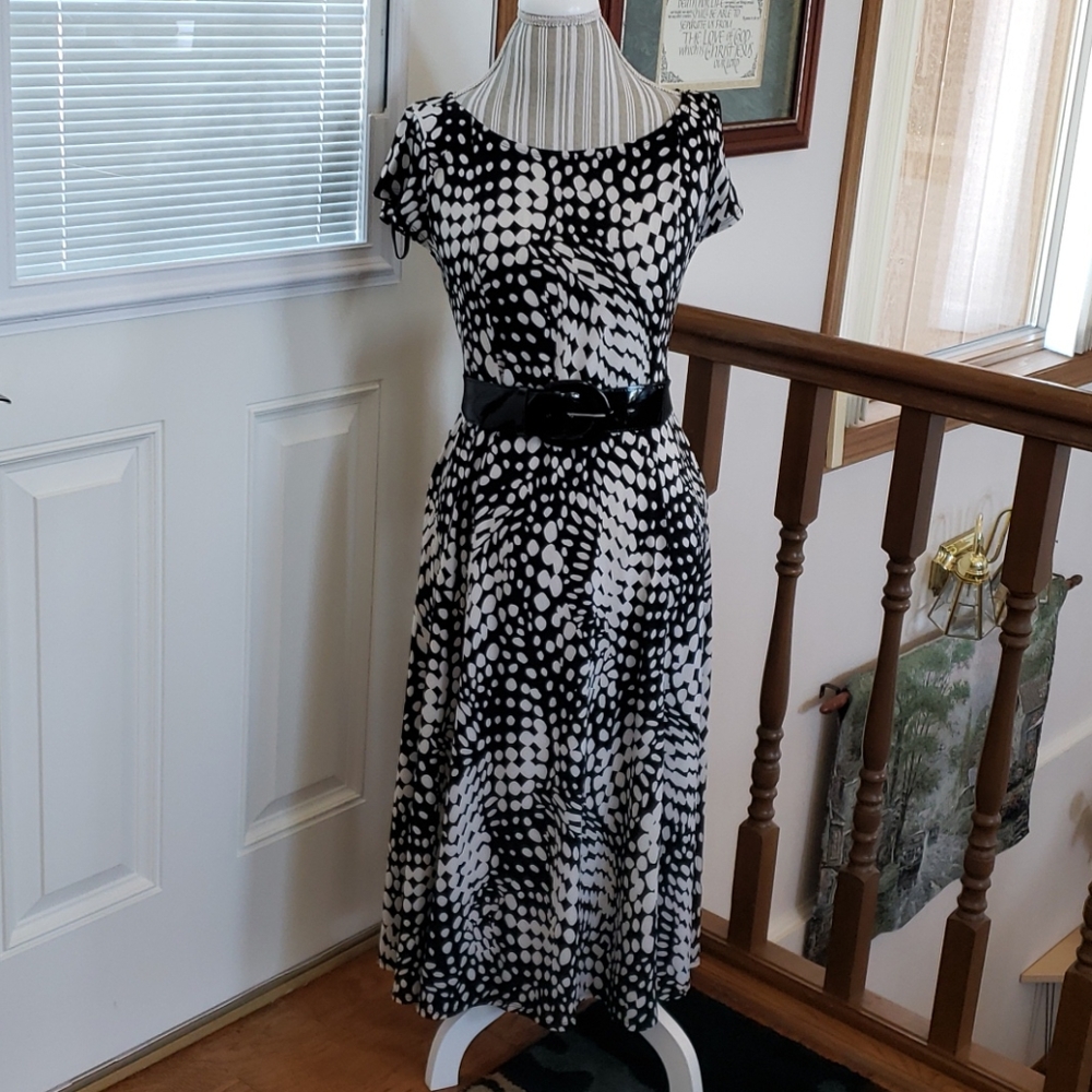 Midi dress with belt